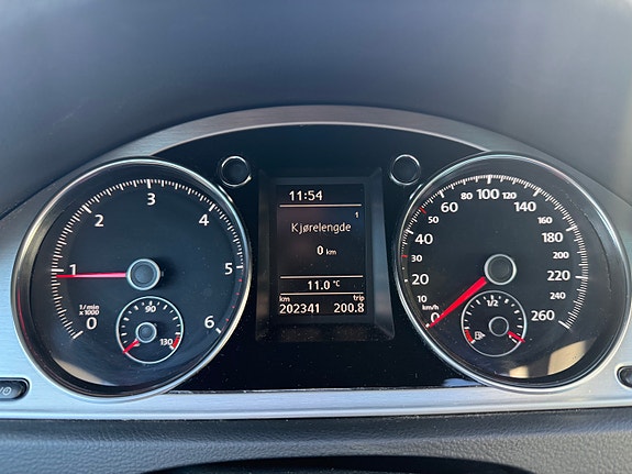 Volkswagen Passat 12 of 30