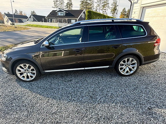 Volkswagen Passat 3 of 30