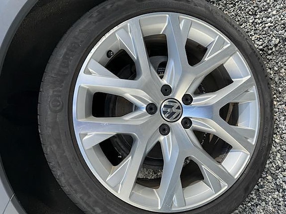 Volkswagen Passat 14 of 30
