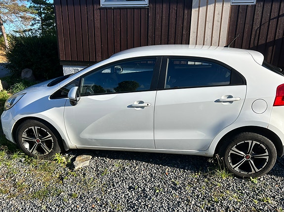 Kia Rio 2 of 5