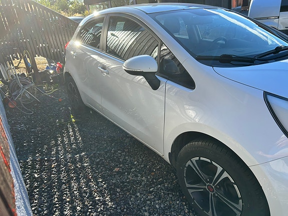 Kia Rio 4 of 5