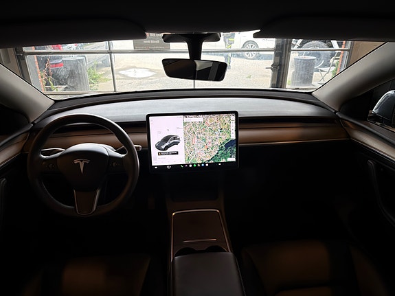 Tesla Model Y 9 of 13