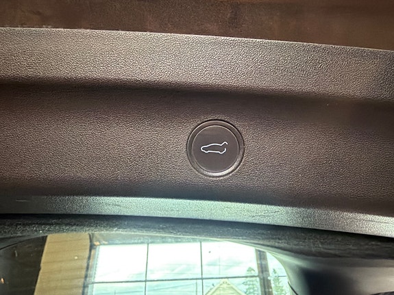 Tesla Model Y 11 of 13