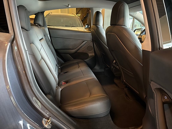 Tesla Model Y 12 of 13