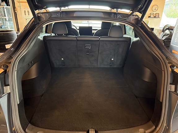 Tesla Model Y 10 of 13