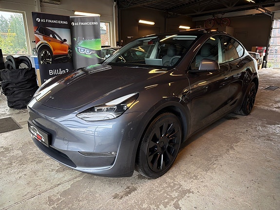 Tesla Model Y 2 of 13