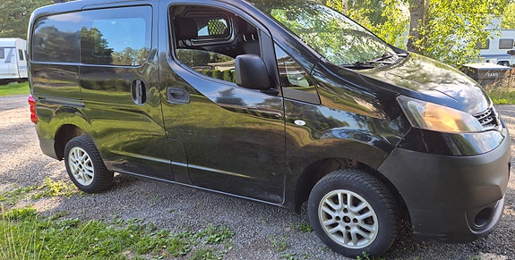 Nissan NV200 4 of 5