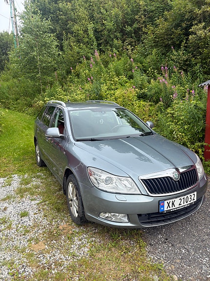 Skoda Octavia 2 of 5