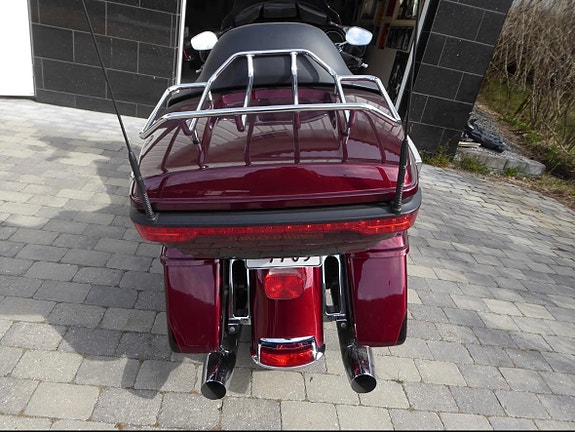 Harley-Davidson FLHTK Electra Glide Ultra Limited 3 of 5