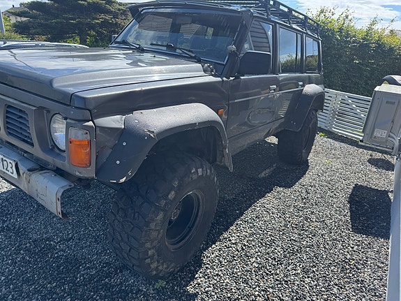 Nissan Patrol 4 of 5