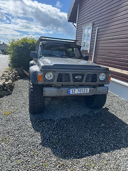 Nissan Patrol 2 of 5