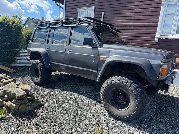 Nissan Patrol 3 of 5