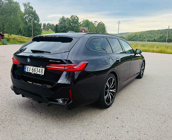 BMW i5 7 of 30