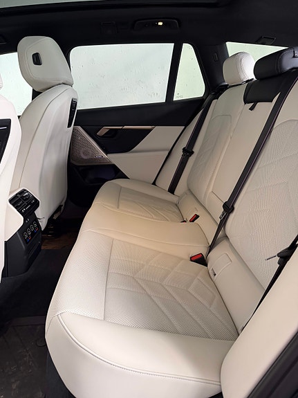 BMW i5 18 of 30