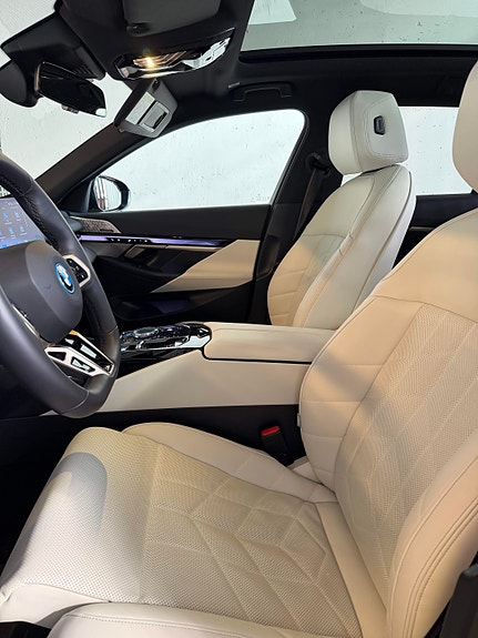 BMW i5 14 of 30