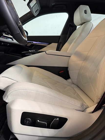 BMW i5 16 of 30