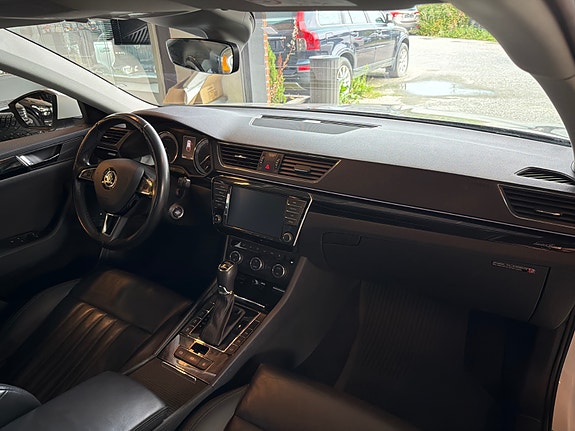 Skoda Superb 15 of 18