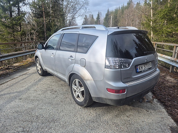 Mitsubishi Outlander 3 of 6