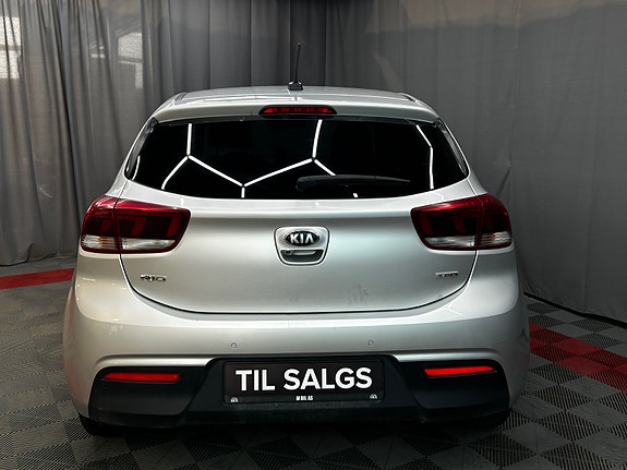 Kia Rio 5 of 5