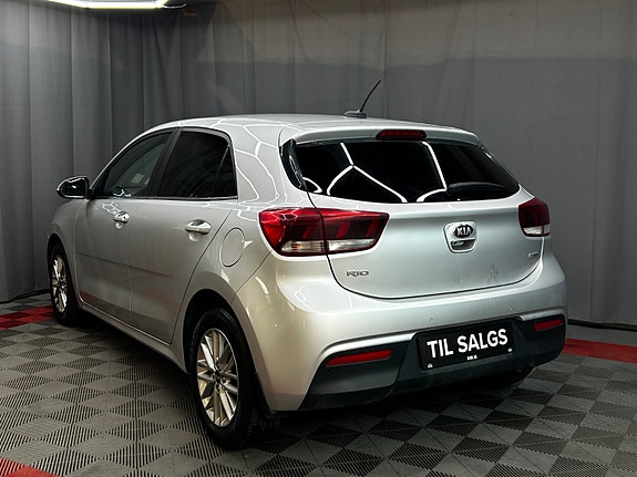 Kia Rio 8 of 30