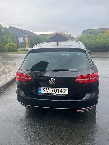 Volkswagen Passat 3 of 22