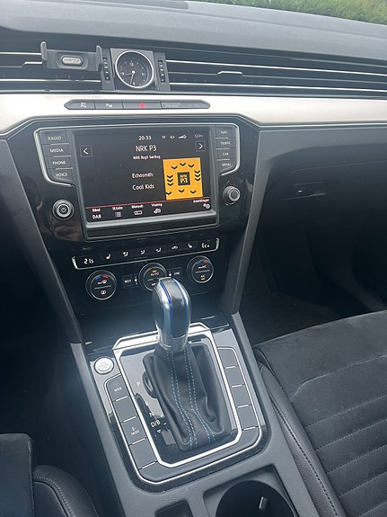 Volkswagen Passat 7 of 22