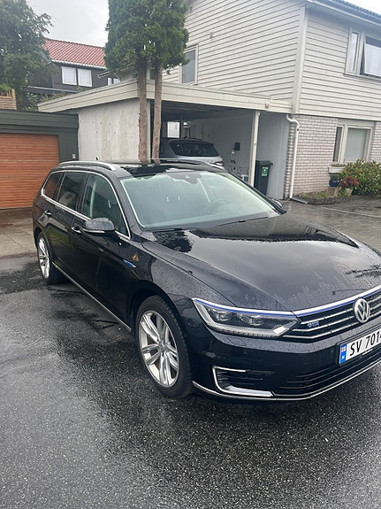 Volkswagen Passat 2 of 22