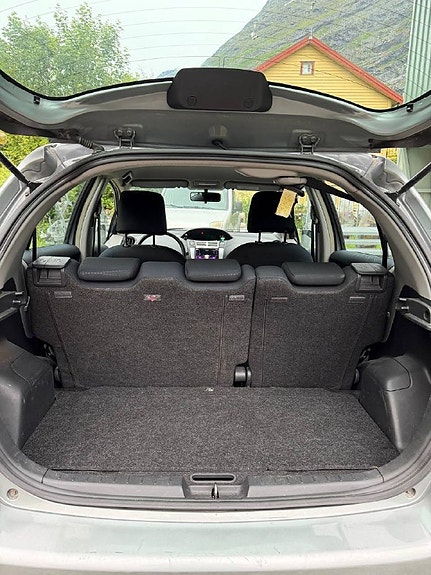 Toyota Yaris 7 of 17