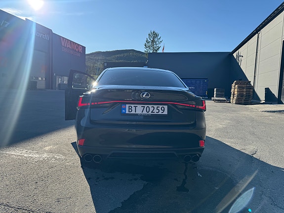 Lexus IS300h 6 of 11