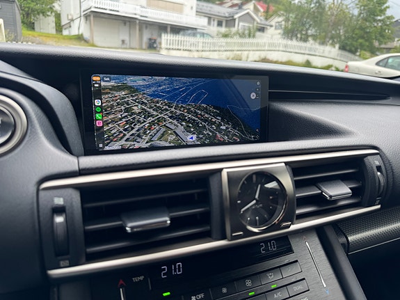 Lexus IS300h 8 of 11