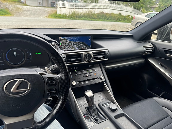 Lexus IS300h 7 of 11