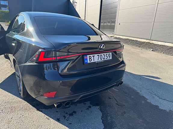 Lexus IS300h 4 of 11