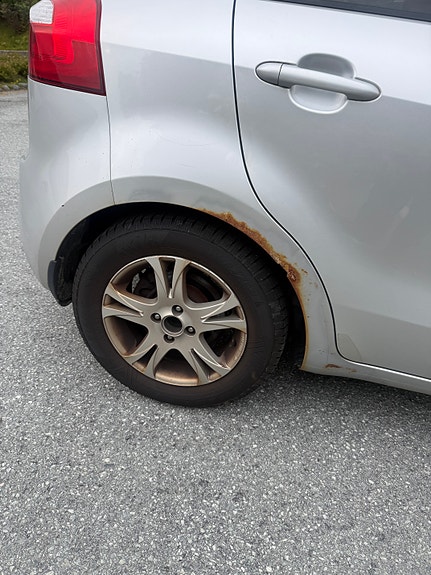 Kia Rio 7 of 15