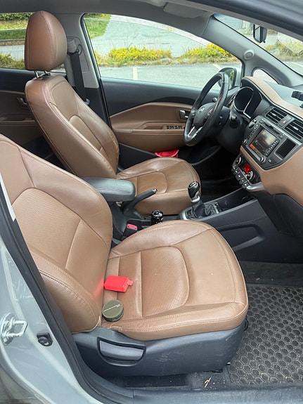 Kia Rio 10 of 15