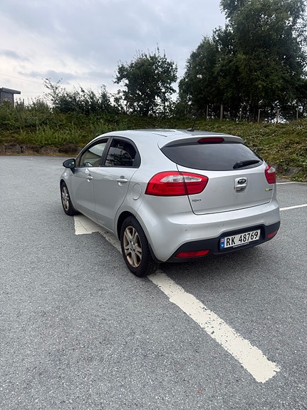 Kia Rio 4 of 5