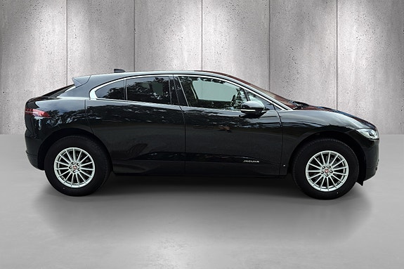 Jaguar I-PACE 4 of 5