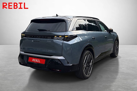 Peugeot e-5008 4 of 5