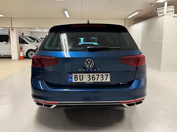 Volkswagen Passat 4 of 30