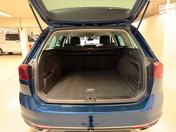 Volkswagen Passat 10 of 30