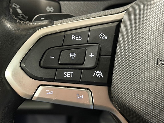 Volkswagen Passat 19 of 30