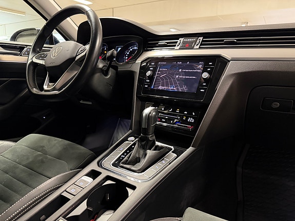 Volkswagen Passat 12 of 30