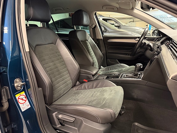 Volkswagen Passat 13 of 30
