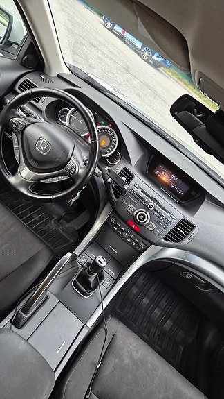 Honda Accord 13 of 18