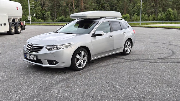 Honda Accord 2 of 18