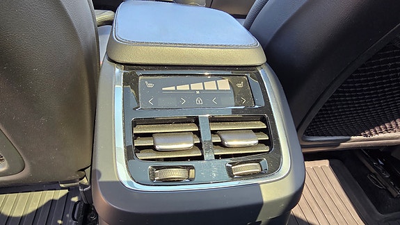 Volvo XC90 15 of 30