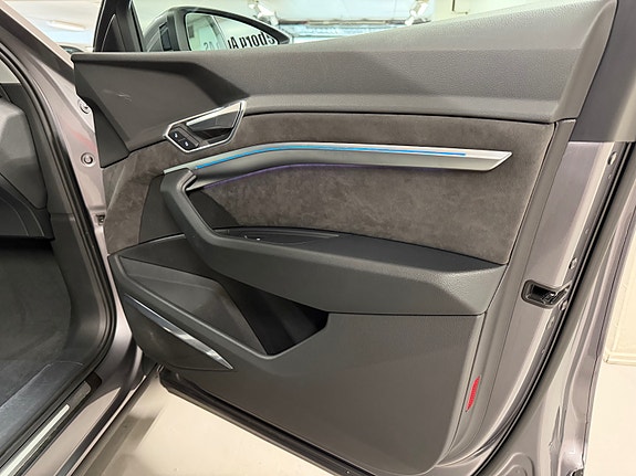 Audi e-tron 12 of 30