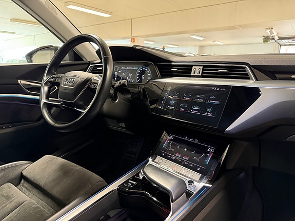 Audi e-tron 10 of 30