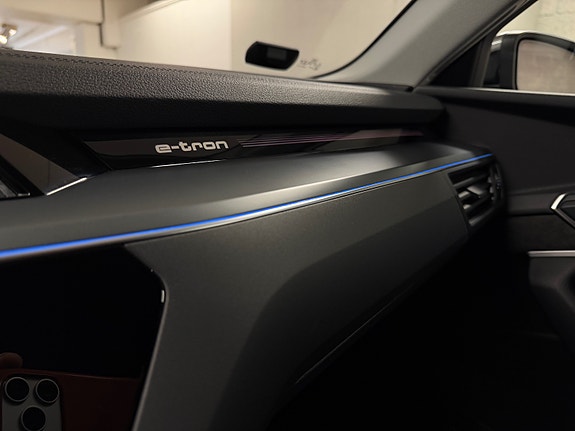 Audi e-tron 28 of 30