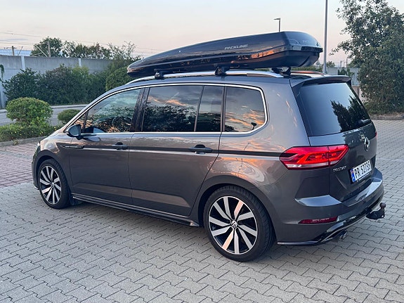 Volkswagen Touran 3 of 5