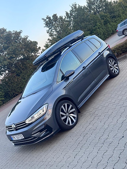 Volkswagen Touran 2 of 5